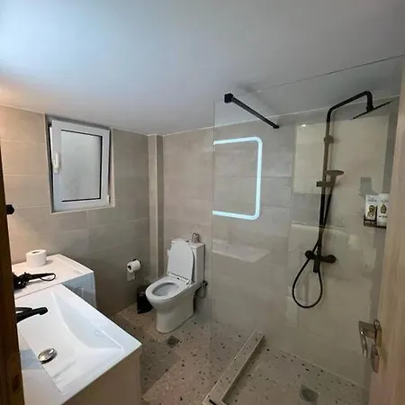 Cozy New Nearby Metro Apartament