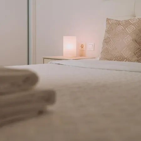 Apartament Cozy New Nearby Metro